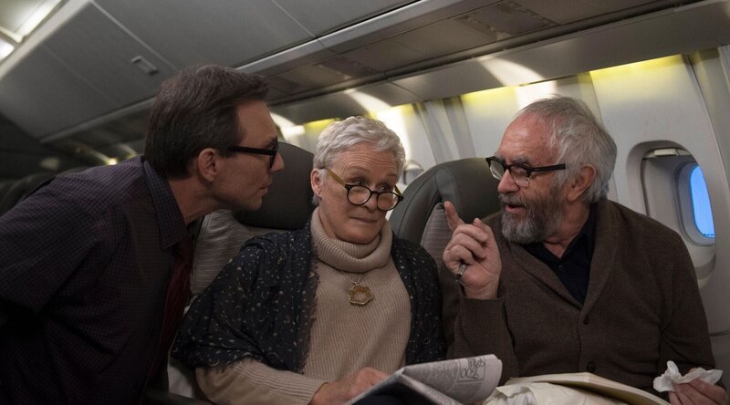 Christian Slater (Nathaniel Bone), Glenn Close (Joan Castleman), Jonathan Pryce (Joe Castleman). – Bild: SquareOne Entertainment Christian Slater (Nathaniel Bone), Glenn Close (Joan Castleman), Jonathan Pryce (Joe Castleman). – Bild: SquareOne Entertainment