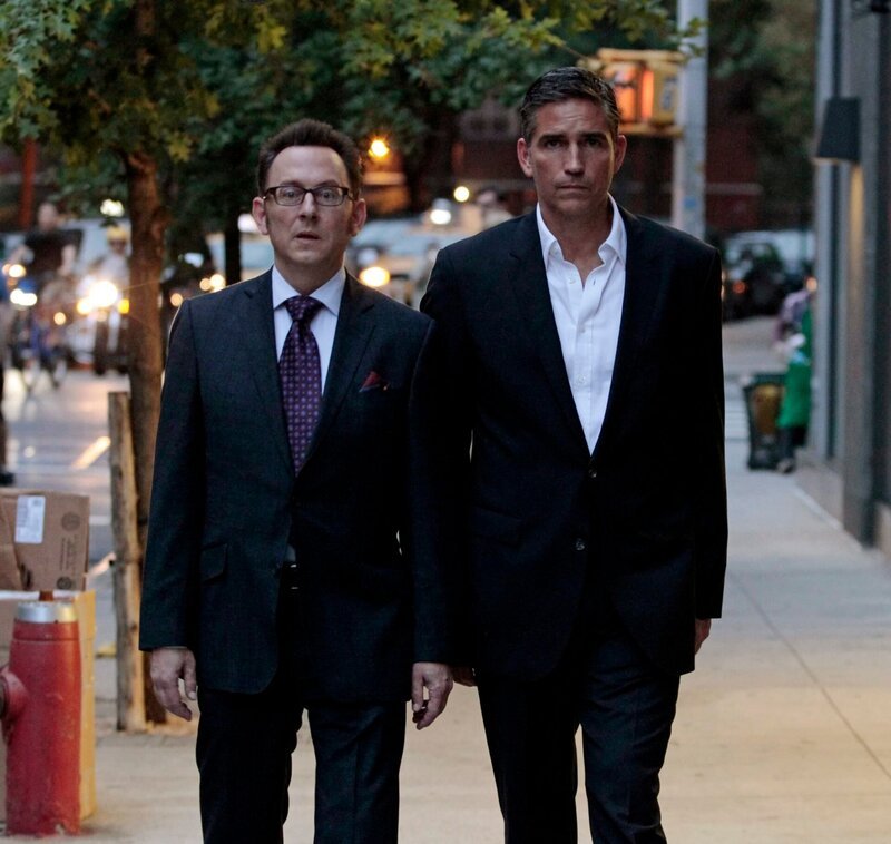 L-R: Harold Finch (Michael Emerson) und Reese (Jim Caviezel) – Bild: Giovanni Rufino /​ Warner Bros. Entertainment Inc. /​ CBS ENTERTAINMENT