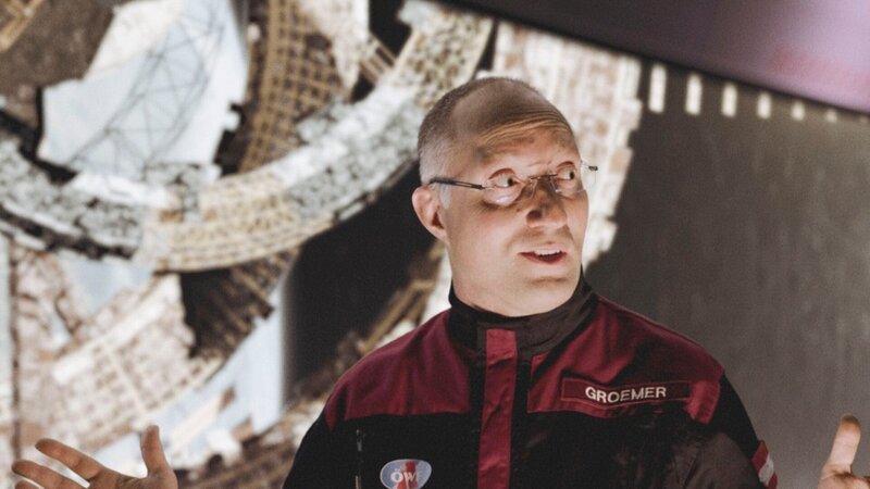 P.M. Wissen Moderator und Astrophysiker Dr. Gernot Grömer: Solarstrom aus dem All – Science Fiction, oder eine ernstzunehmende Idee? – Bild: ServusTV /​ Bilderfest
