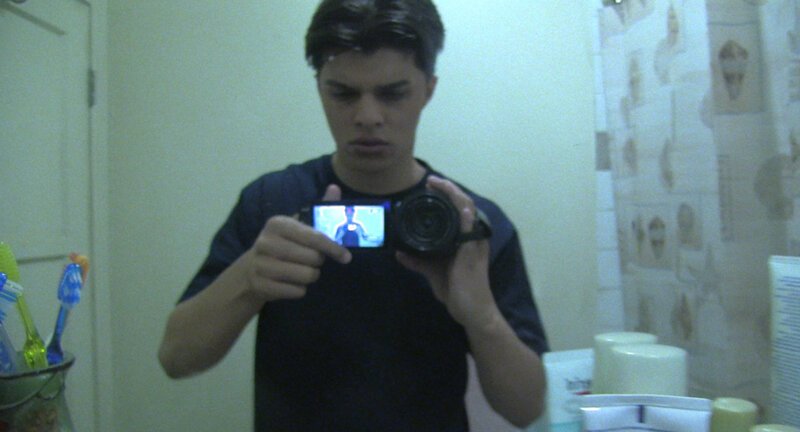 Aus Neugierde bricht der Teenager Jesse (Andrew Jacobs) in die Wohnung einer brutal ermordeten alten Dame ein – mit äußerst fatalen Folgen … – Bild: MMXIII Paramount Pictures Corporation.