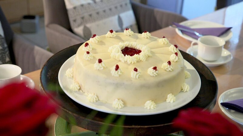 Backzeit ist im Münsterland ja eigentlich immer, aber gerade in den Wintermonaten genießen wir ihn doch alle ganz besonders – diesen Duft von frisch Gebackenem: hier eine Mohn-Marzipan-Torte – Bild: WDR