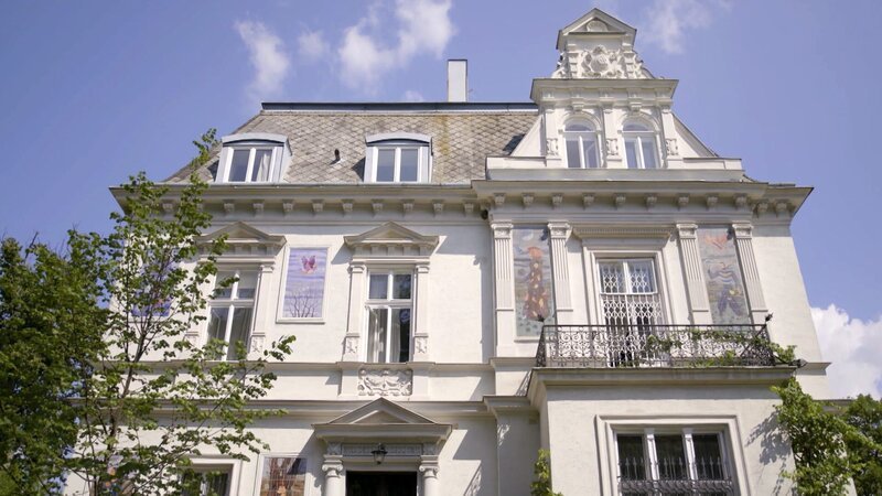 Villa von Arik Brauer. – Bild: ORF/​D5 Productions