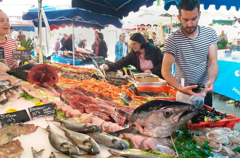 Der Fischmarkt in Aix-en-Provence. – Bild: SR/​Barbara Lindahl