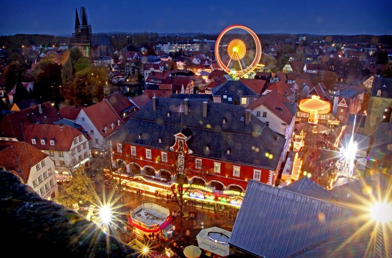 Die Allerheiligenkirmes und Volksfest in der Altstadt von Soest. – Bild: WDR/​dpa