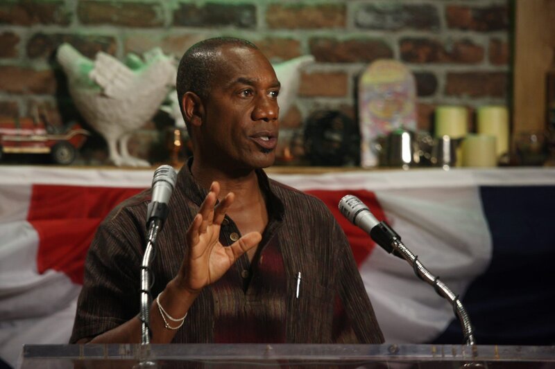 Der neue Bürgermeister von Eureka: Henry (Joe Morton) … – Bild: Universal Television