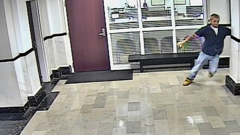 Footage from a surveillance camera – Bild: box /​ Crime + Investigation