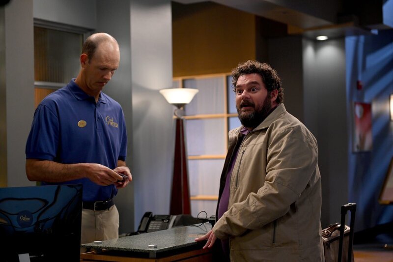 Jayden Kwapis (Bobby Moynihan, r.) – Bild: NBC /​ Mitchell Haddad