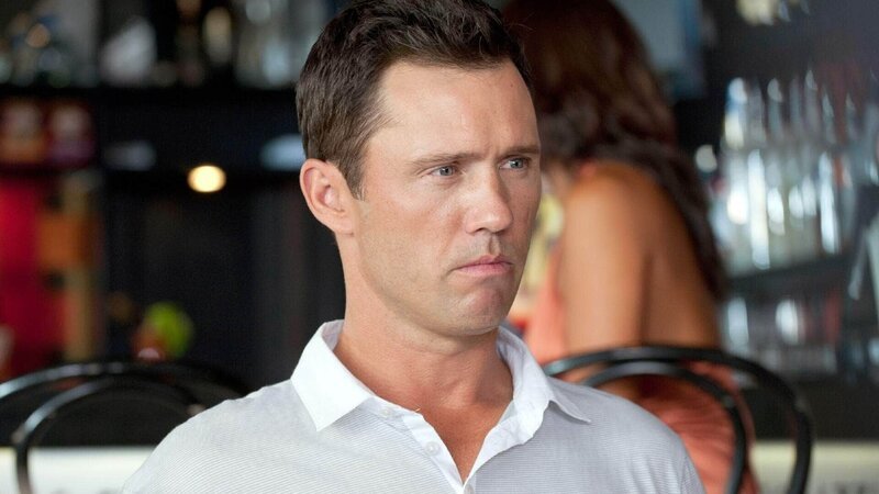 Michael Westen (Jeffrey Donovan) hat es nicht leicht. Seine eigene Mutter möchte Abstand zu ihm gewinnen. Doch was ist vorgefallen? – Bild: RTL /​ USA Network