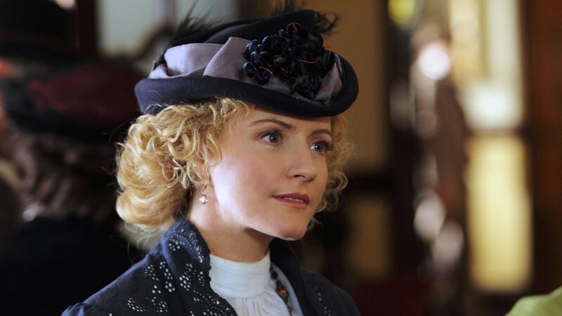 Dr. Emily Grace (Georgina Reilly) – Bild: AXN White