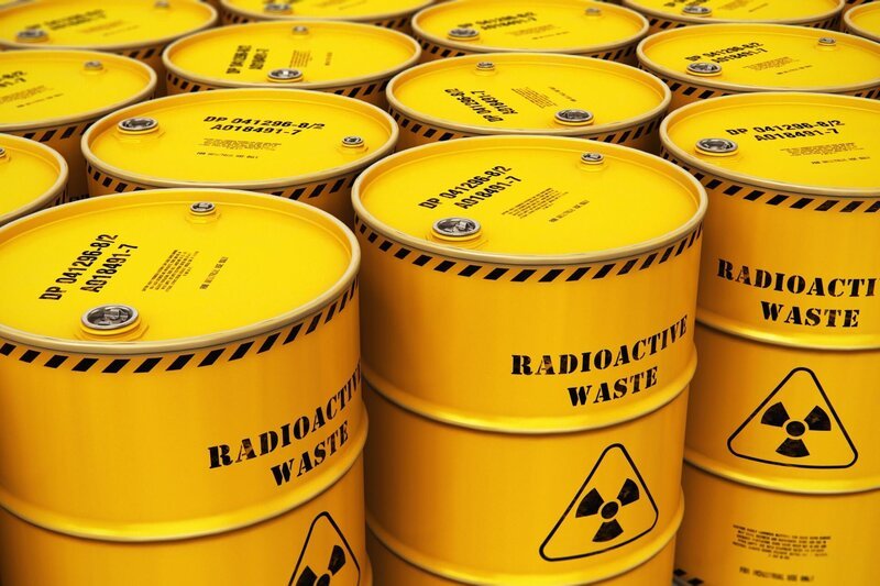 Creative abstract nuclear power fuel manufacturing, disposal and utilization industry concept: 3D render illustration of the group of stacked yellow metal barrels, drums or containers with poison dangerous hazardous radioactive materials in the industrial storage warehouse with selective focus effect – Bild: depositphotos