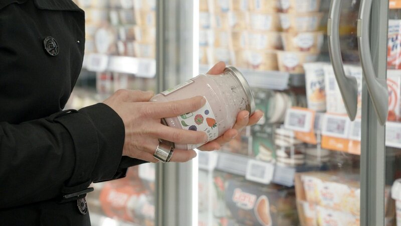 Bio-Joghurt. Welche gesetzlichen Mindestansprüche sind mit dem Begriff Bio verbunden? – Bild: ORF/​SCHNITTSTELLE