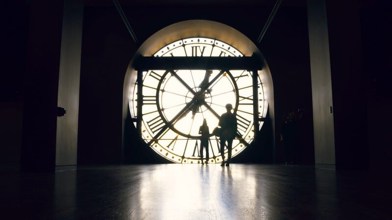 Uhren sind aus unserem heutigen Leben nicht mehr wegzudenken. Dabei ist es noch nicht einmal 200 Jahre her, dass die Welt eine einheitliche Zeit bekam, deren Zonen sich ausgehend vom Nullmeridian in Greenwich bei London berechnen. – Bild: Structure Films