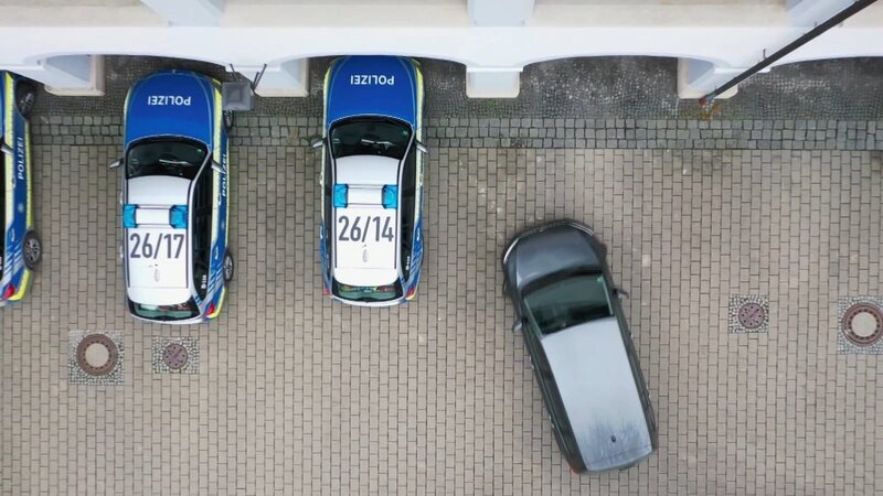 Die Polizei Dillingen sucht den Mörder von Maria K. und deren Tochter Luise. – Bild: ZDF und H.A. Staubitz