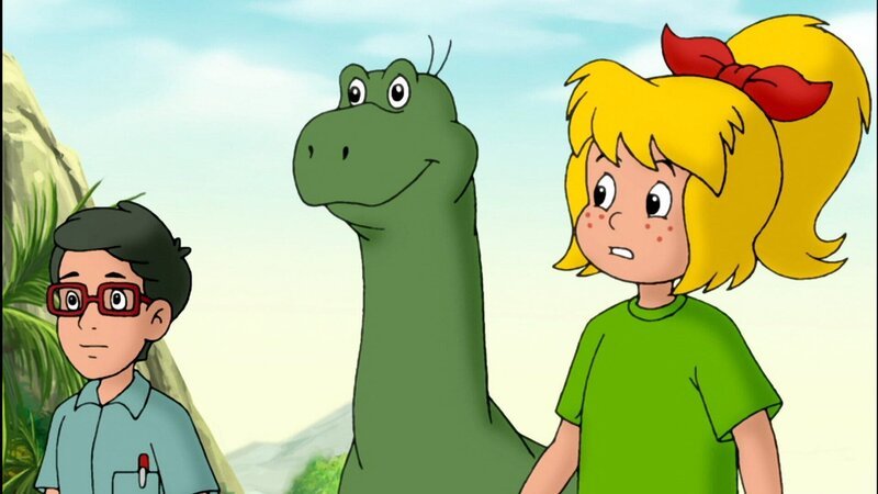 Bibi und Florian reisen in die Dinosaurierzeit, mit dabei ist Dino, ein Saurierjunges. – Bild: ZDF und A. Film A/​S und KIDDINX Studios GmbH