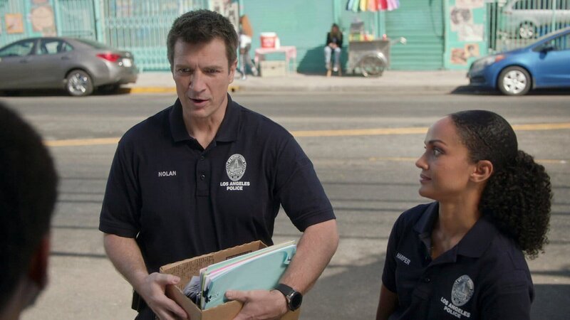 Nolan (Nathan Fillion) und Harper (Mekia Cox) engagieren sich in einem Bürgerbüro, um den Ruf der Polizei in der Bevölkerung zu verbessern. Nolan will einen guten Eindruck machen, doch merkt schnell, dass man sich Respekt erst verdienen muss. – Bild: American Broadcasting Companies, Inc.