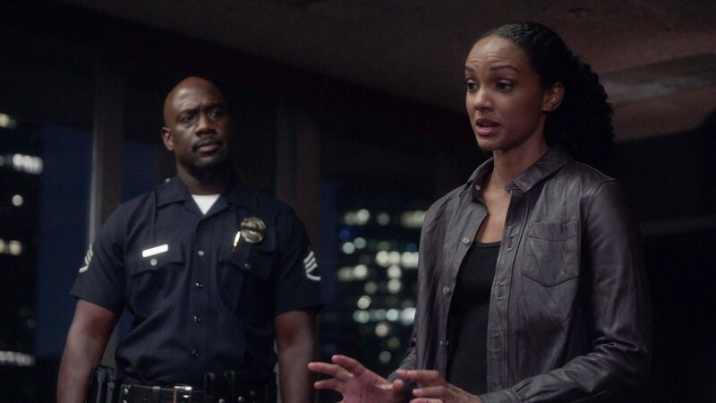 Auch Nolans Ausbilderin Detective Harper (Mekia Cox) steht unter Korruptionsverdacht. Nun will Sergeant Grey (Richard T. Jones) herausfinden wie zwei seiner Polizisten in diese scheinbare Verschwörung verwickelt werden konnten. – Bild: Honorarfrei