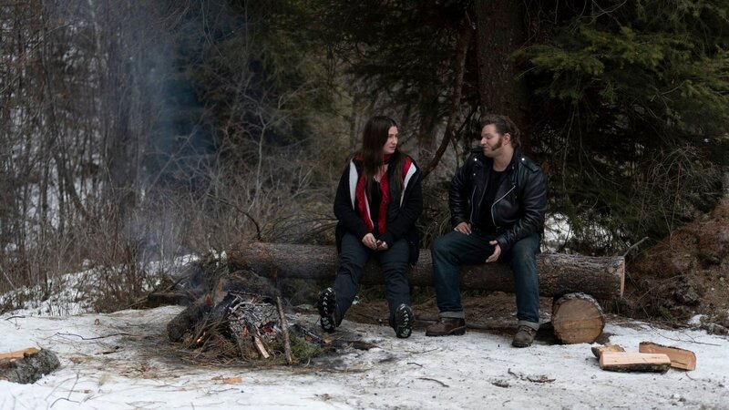 Bird and Gabe discuss the family’s need to harvest their animals for food. – Bild: Discovery Communications