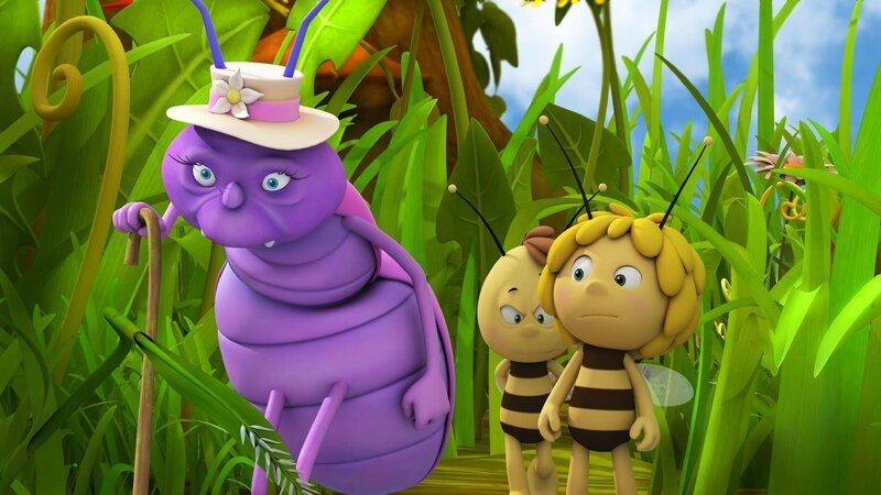 Maja und Willi helfen Frau Rosi Eremit beim Umzug. – Bild: ZDF/​Studio100 Animation