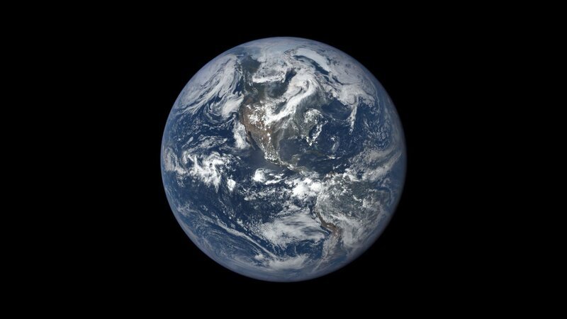 Ein großer Teil der Erdanziehung wird durch den inneren Erdkern und dessen hohe Masse bestimmt. – Bild: NASA