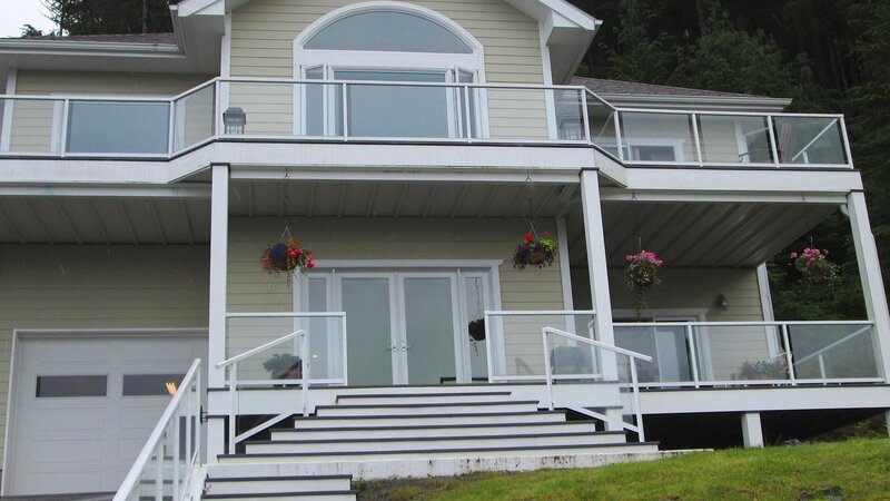 Texas newlyweds and busy executives, Todd and Carrie Otte, are looking for a vacation home in Southeast Alaska. – Bild: HGTV/​ Scripps Networks, LLC.