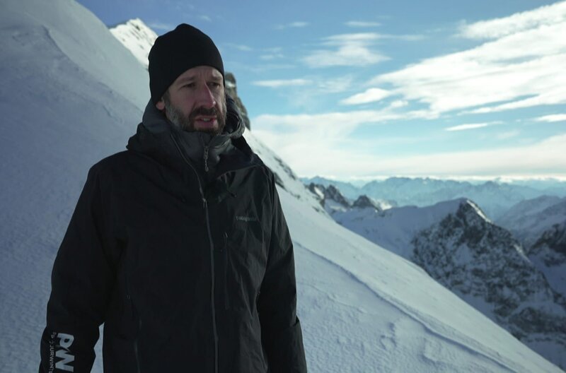 Der Outdoorsportler Nicholas Bornstein liebt die Berge. Der Klimaschützer hat Angst, dass wegen der Energiekrise in der Schweiz der verbriefte Schutz der Berger zugunsten riesigen Alternativ-Energieprojekten ins Hintertreffen gerät. – Bild: SWR