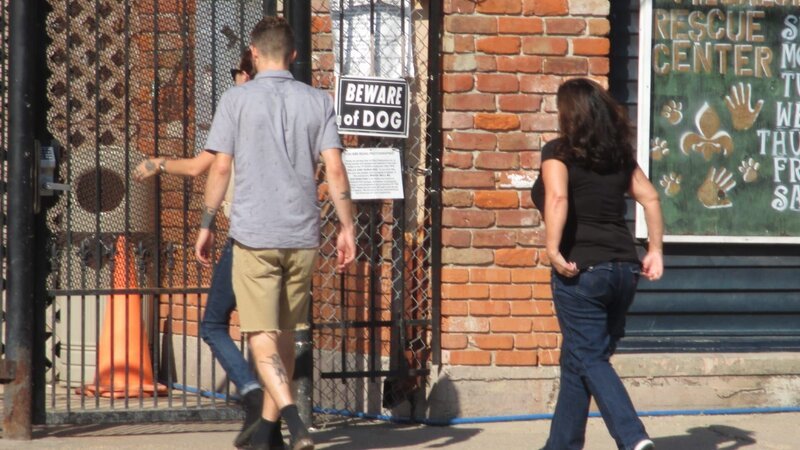 Mariah and Marcel meeting the adopter before the meet and greet. – Bild: TLC