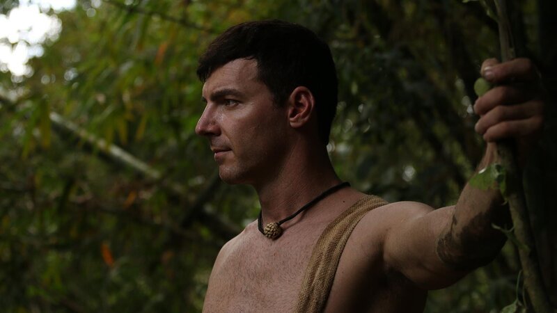 Cory holds a stick. – Bild: Discovery Communications