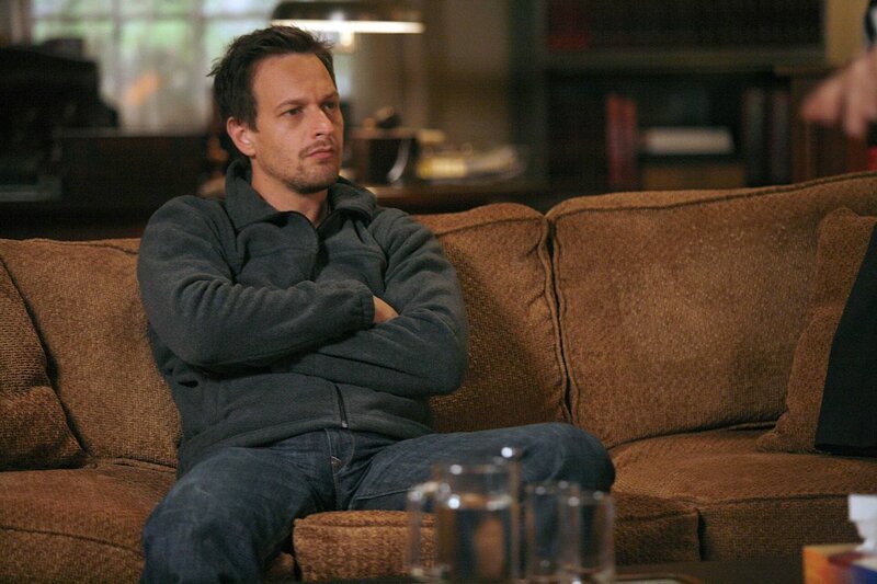 Im Bild: Jake (Josh Charles) fürchtet, dass seine Ehe mit Amy scheitern könnte. – Bild: ORF