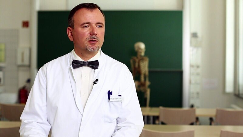 Rechtsmediziner Dr. Carsten Babian – Bild: MG RTL D