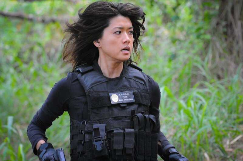 Kann sie ihrem Ehemann Adam trauen? Kono (Grace Park) ist sich nicht mehr sicher, als Adam gemeinsam mit fünf anderen Häftlingen mit Hilfe eines chemischen Angriffs, fliehen konnte … – Bild: 2016 CBS Broadcasting, Inc. All Rights Reserved /​ Norman Shapiro Lizenzbild frei