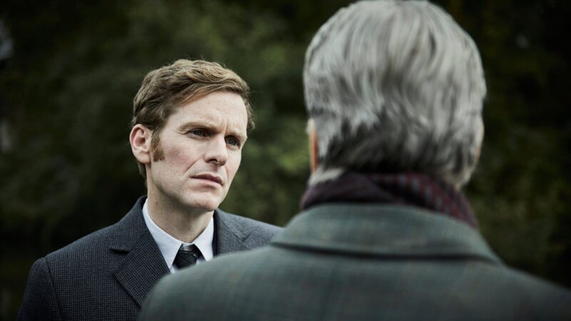 Zwischen den Ermittlern Endeavour Morse (Shaun Evans, l.) und Fred Thursday (Roger Allam, r.) gibt es ständig Streit. Das Detective-Team ist davon nicht begeistert. – Bild: Jonathan Ford