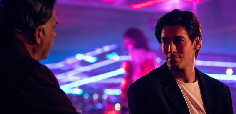 l-r: Fat George (Tony Nikolakopoulos), John Ibrahim (Lincoln Younes) – Bild: Cineflix Studios