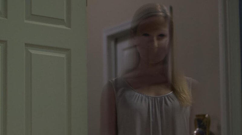 Ghost woman appears to Darrin. – Bild: Destination America
