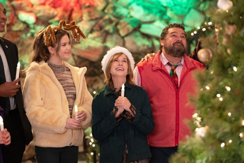 L-R: Driver Dan (Prague Robert), Orly (Kyla Kenedy), Arpi (Holly Hunter), Jayden (Bobby Moynihan) – Bild: NBC /​ Colleen Hayes/​NBC /​ Episodic /​ 2021 NBC Universal Media, LLC