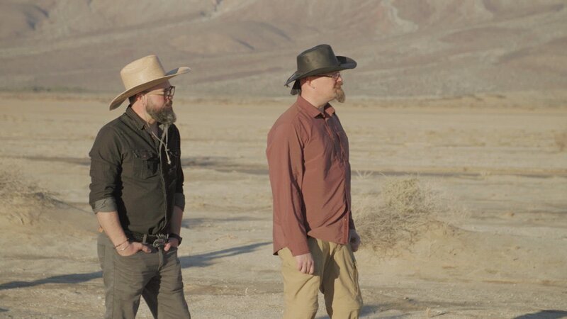 L-R: Derek Hayes und David Flora in der südkalifornischen Wüste. – Bild: A&E Television Networks, LLC