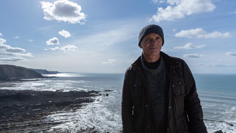 Biologist & extreme angler, Jeremy Wade, investigates mysteries of the deep against the rugged Atlantic coast. – Bild: Discovery Communications, LLC