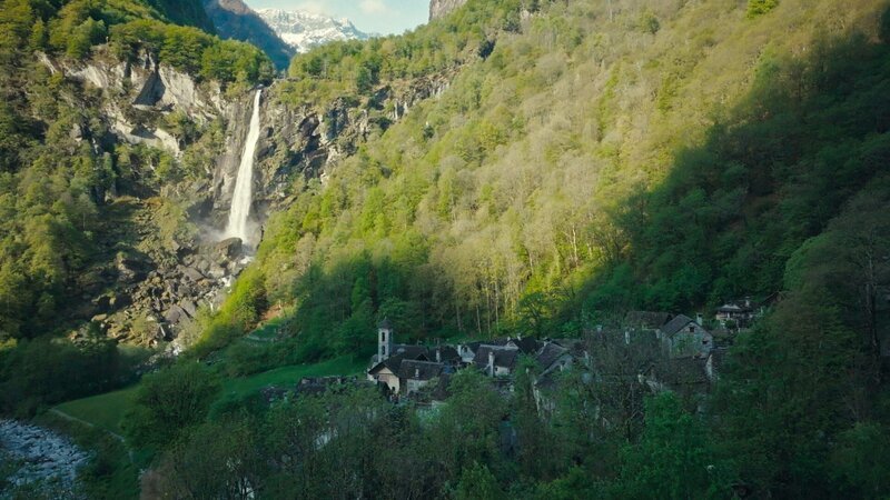 Der berühmte Wasserfall von Foroglio. – Bild: SRF /​ ZDF und SRF
