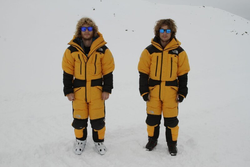Tim and Ant Green stand in the snow. – Bild: Science Channel /​ Discovery Communications