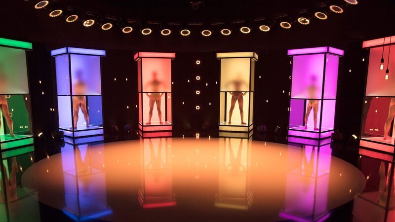 Straffer Po, starke Schultern oder ein breites Becken: Auf welche Reize springen die Singles an? Und warum? Bei „Naked Attraction – Dating hautnah“ verraten die Singles, was sie anmacht und was nicht. – Bild: RTL II /​ Magdalena Possert