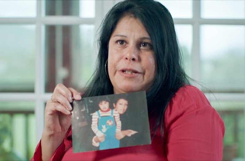 Johana Lamboley wurde Opfer von Kinderhandel und ihrer Mutter gewaltsam entzogen. Nach 35 Jahren haben Mutter und Tochter sich wiedergefunden. – Bild: Tangerine Productions Johana Lamboley wurde Opfer von Kinderhandel und ihrer Mutter gewaltsam entzogen. Nach 35 Jahren haben Mutter und Tochter sich wiedergefunden. – Bild: Tangerine Productions