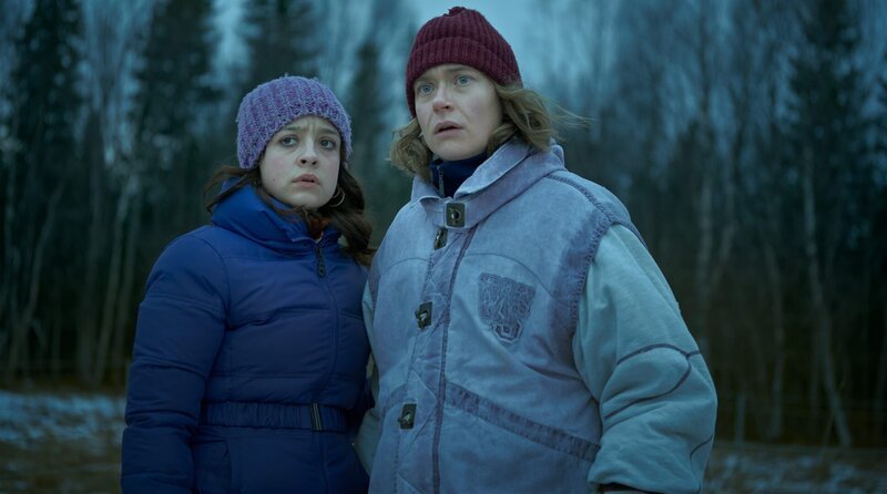 Thure (Jonathan Perleth, re.) und Marie (Frida Argento, li.) halten zusammen. – Bild: ARD Degeto/​WDR/​Nik Konietzny
