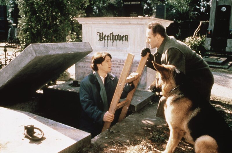 Kommissar Moser (Tobias Moretti) und Rex. – Bild: Sat.1 Emotions