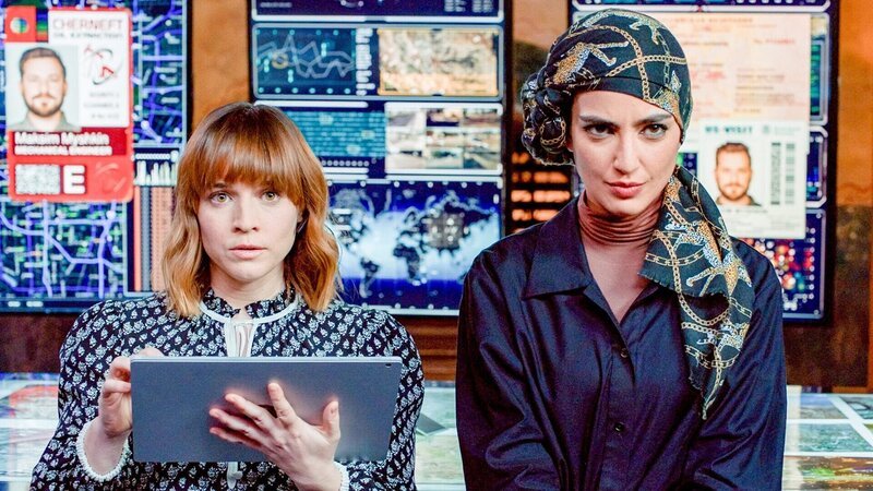 (v.li.): Renée Felice Smith (Nell Jones), Medalion Rahimi (Special Agent Fatima Namazi). – Bild: ORF/​Sevenone International/​CBS