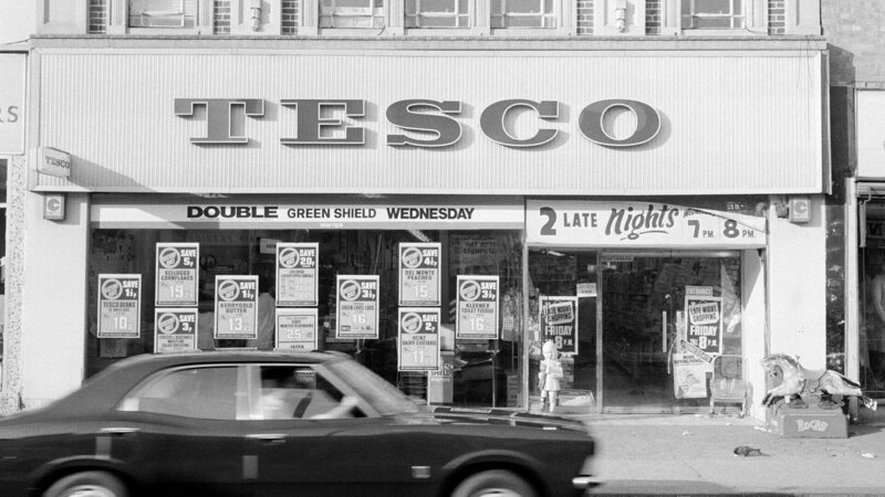 Great Inventions – Meilensteine der Technik Staffel 1 Folge 3 Supermärkte Ein Tesco-Supermarkt im Jahr 1975 – Bild: SRF/​ZDF Studios