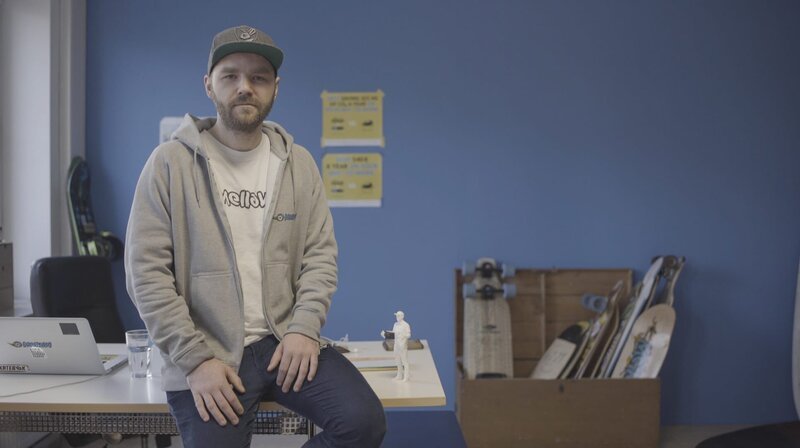 Mellow Boards-Gründer Johannes Schewe – Bild: Spiegel TV Wissen (DE) /​ Mellow Boards GmbH