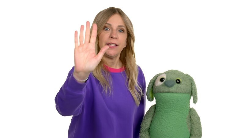 Tanja und Knolle erklären den Trick mit der „Stopp-Hand“. – Bild: WDR/​Die Sendung mit dem Elefanten