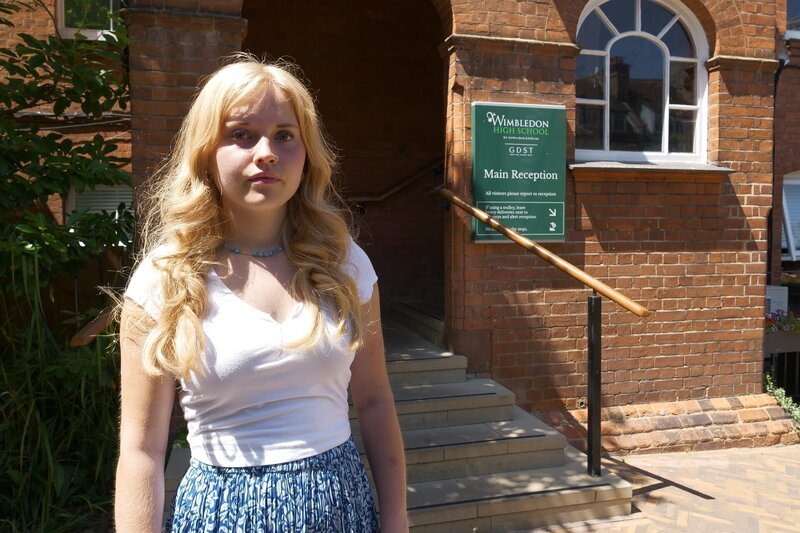 Wimbledon High School, Schülerin Chloe Wallace setzt sich ein dass sexuell anzügliches Verhalten nicht normalisiert wird. – Bild: Curiosity TV