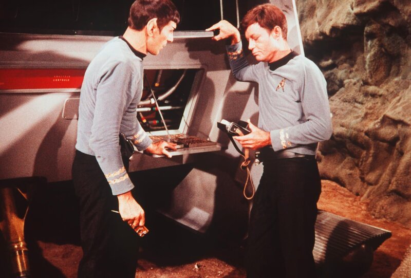 Doktor McCoy (DeForest Kelley) – Bild: NBC Universal