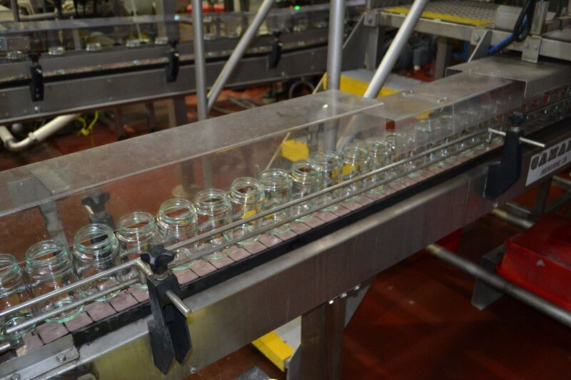Marmalade factory, empty marmalade jars. – Bild: Discovery Communications. /​ Wag TV.