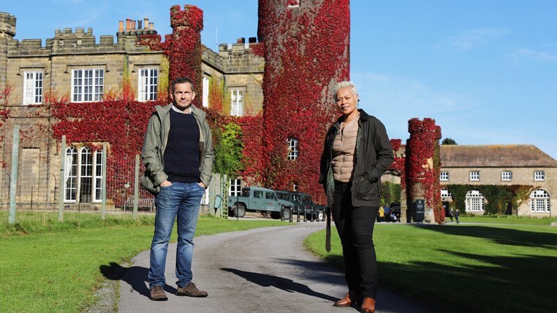 Amazing Hotels – Swinton Estate, England Monica Galetti (r.) und Giles Coren (l.) – Bild: SRF/​BBC